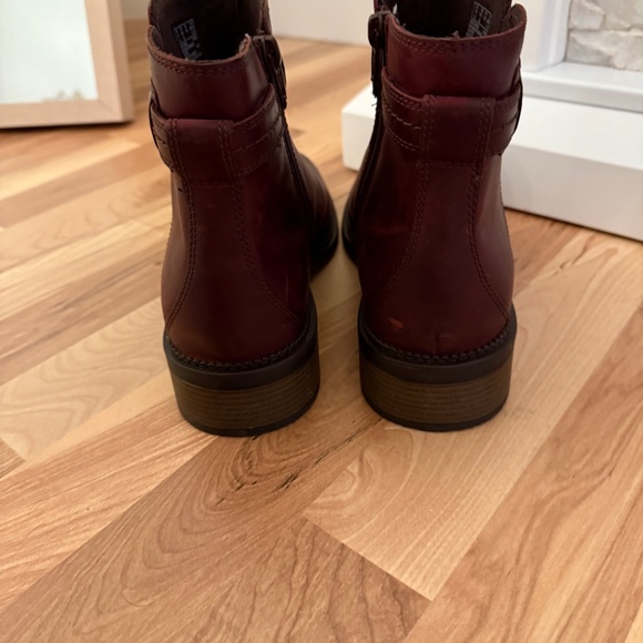 NWT Clarks Collection Leather Ankle Boots - Picture 2 of 6